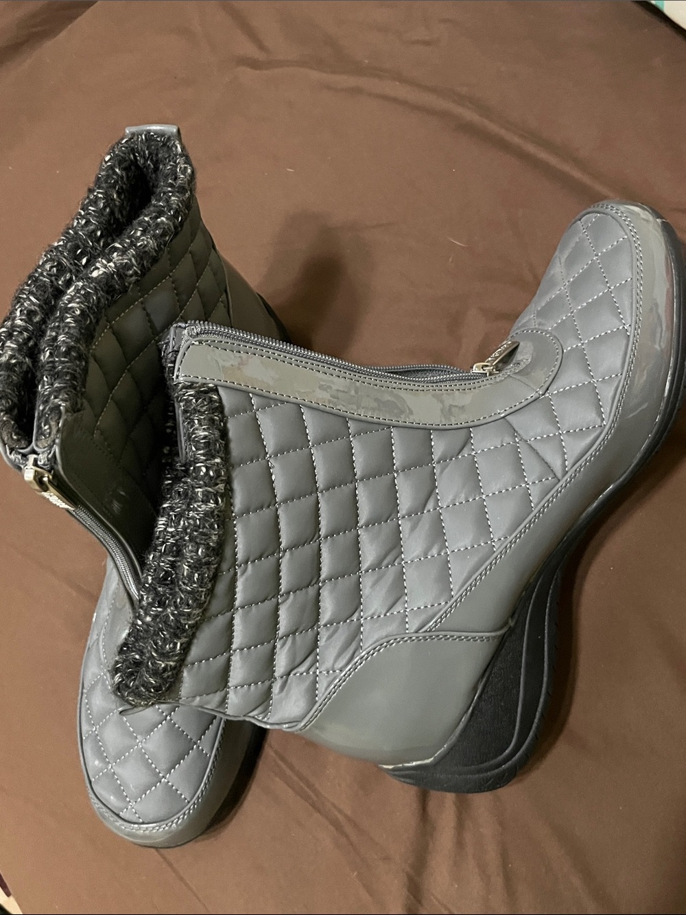 12w Women’s Khombu Quilted/Patent Gray Weather Boot - never worn
